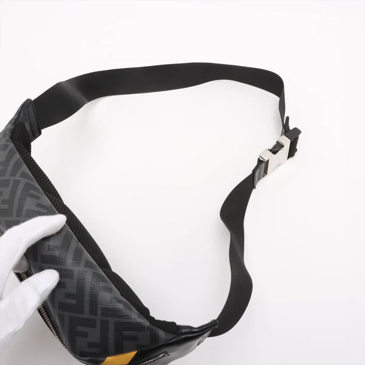 極美品 フェンディ ズッカ 7VA434 レザー 2WAY ボディバッグ 斜め掛け