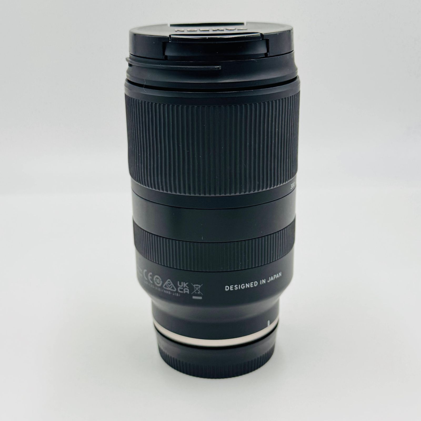 美品 TAMRON (タムロン) 18-300mm F3.5-6.3 Di III-A VC VXD SONY E 