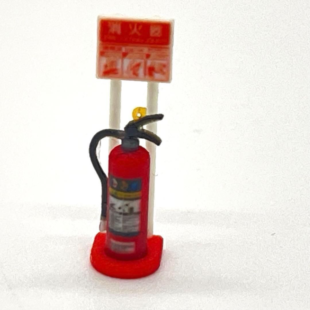 1/43 消火器とスタンド ミニチュア フィギュアに 1/64より大 ジオラマ