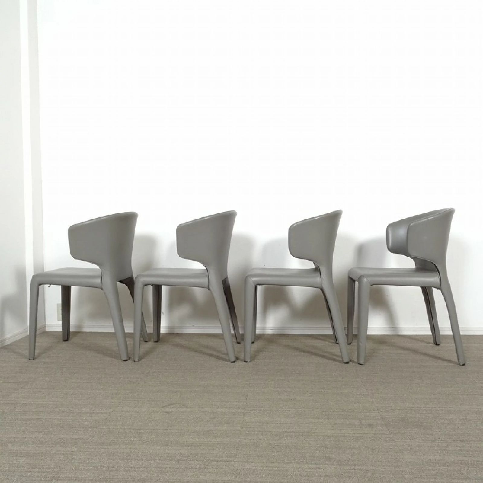 ◾︎SELUNO◾︎ 【展示美品】Cassina カッシーナ 367 HOLA / オラ