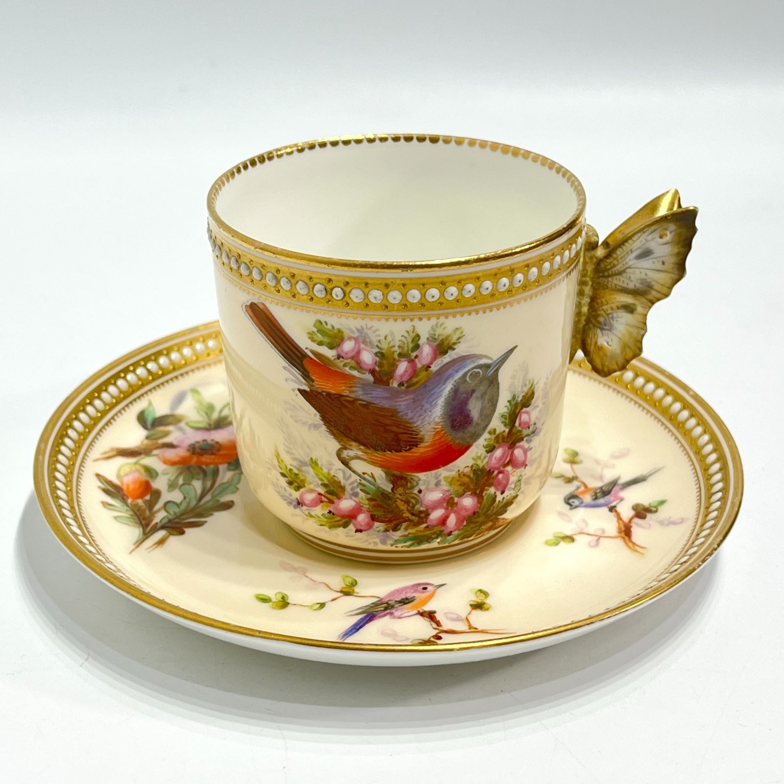 バタフライハンドルのコーヒーカップ ソーサー