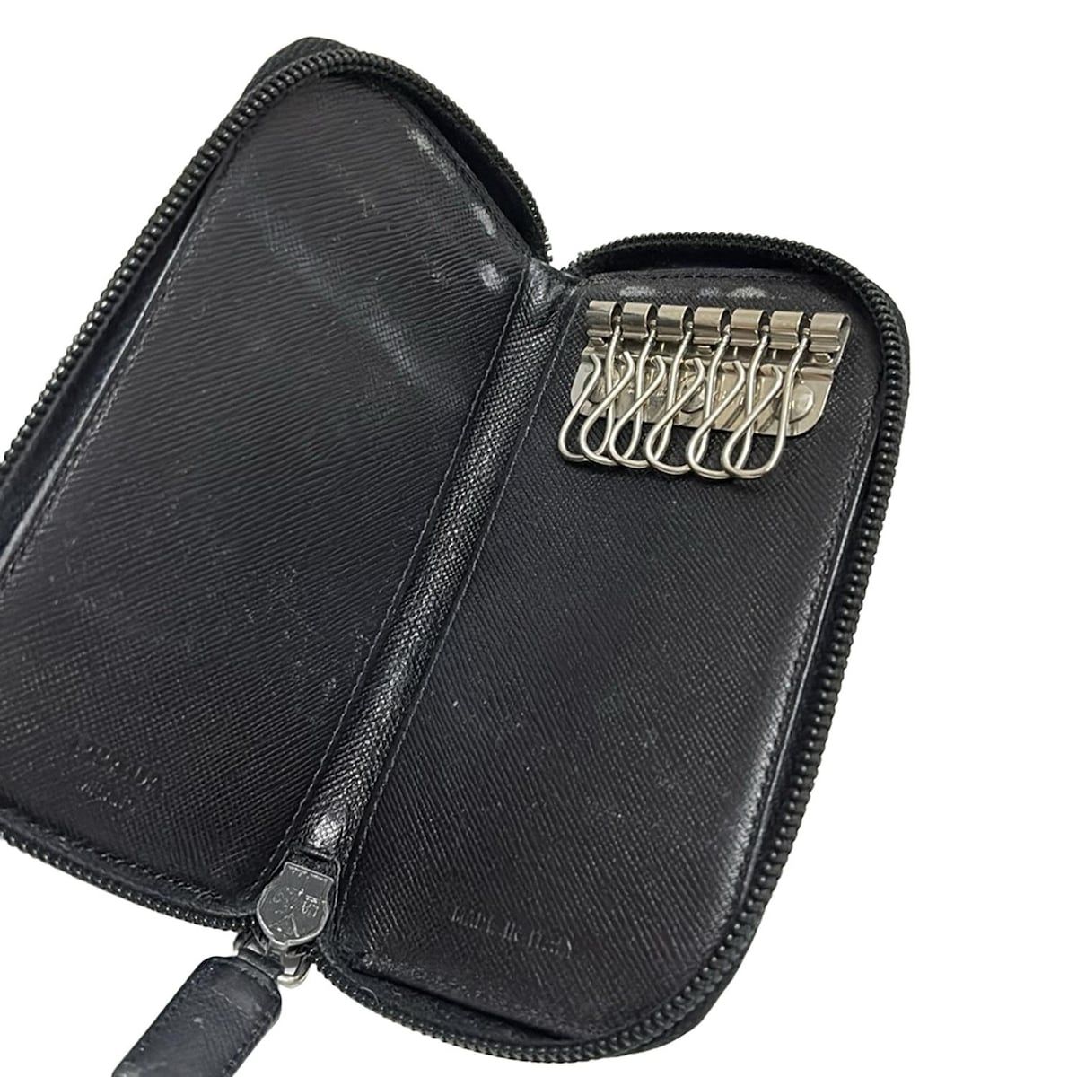 希少　PRADA プラダ　ラウンドジップ　キーケース　6連　レザー　ブラック PRADA(プラダ) キーケース - 黒 6連フック/ラウンドファスナー レザー