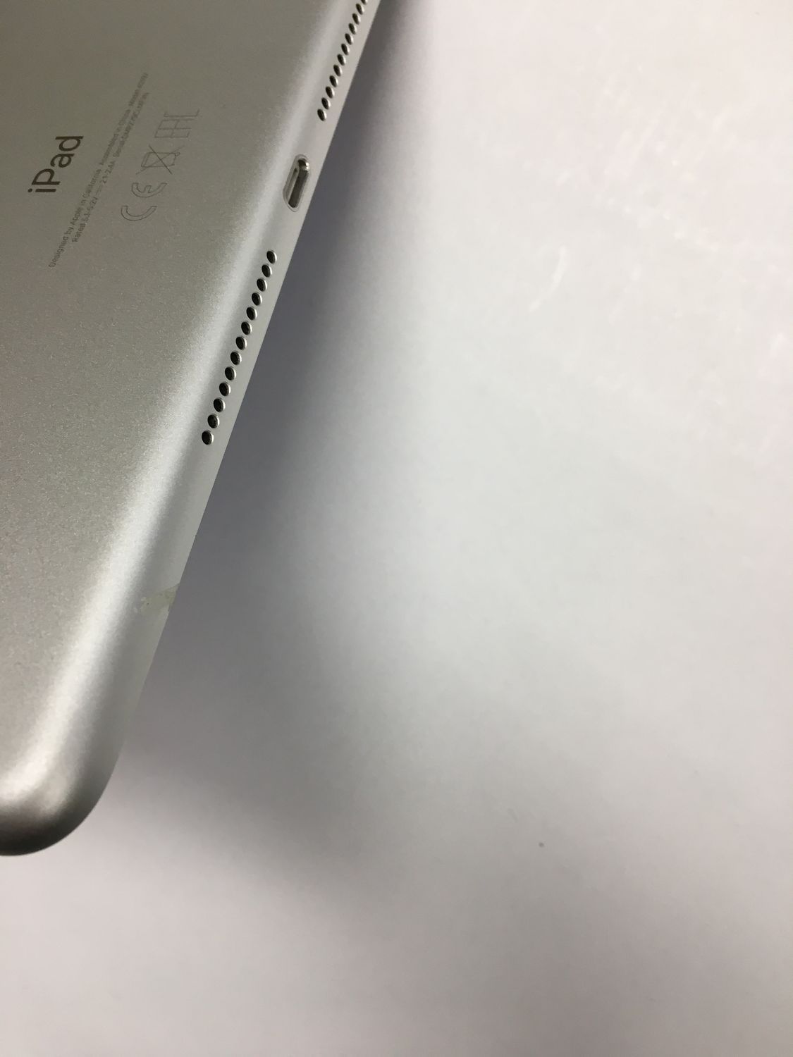 動作確認・初期化済み】電池88％ Apple iPad 第7世代 Wi-Fi 32GB