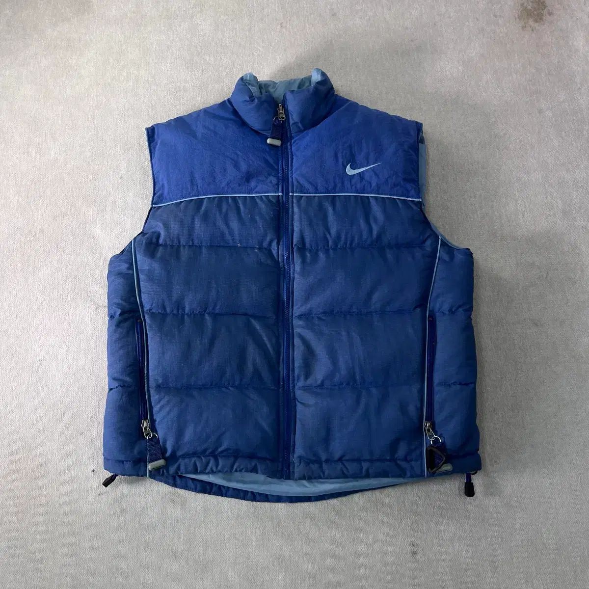 100 NIKE ACG ダウンベスト - メルカリ