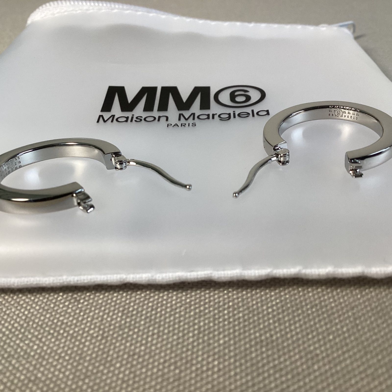 新品、未使用】MM6 MAISON MARGIELA ナンバリング フープピアス 