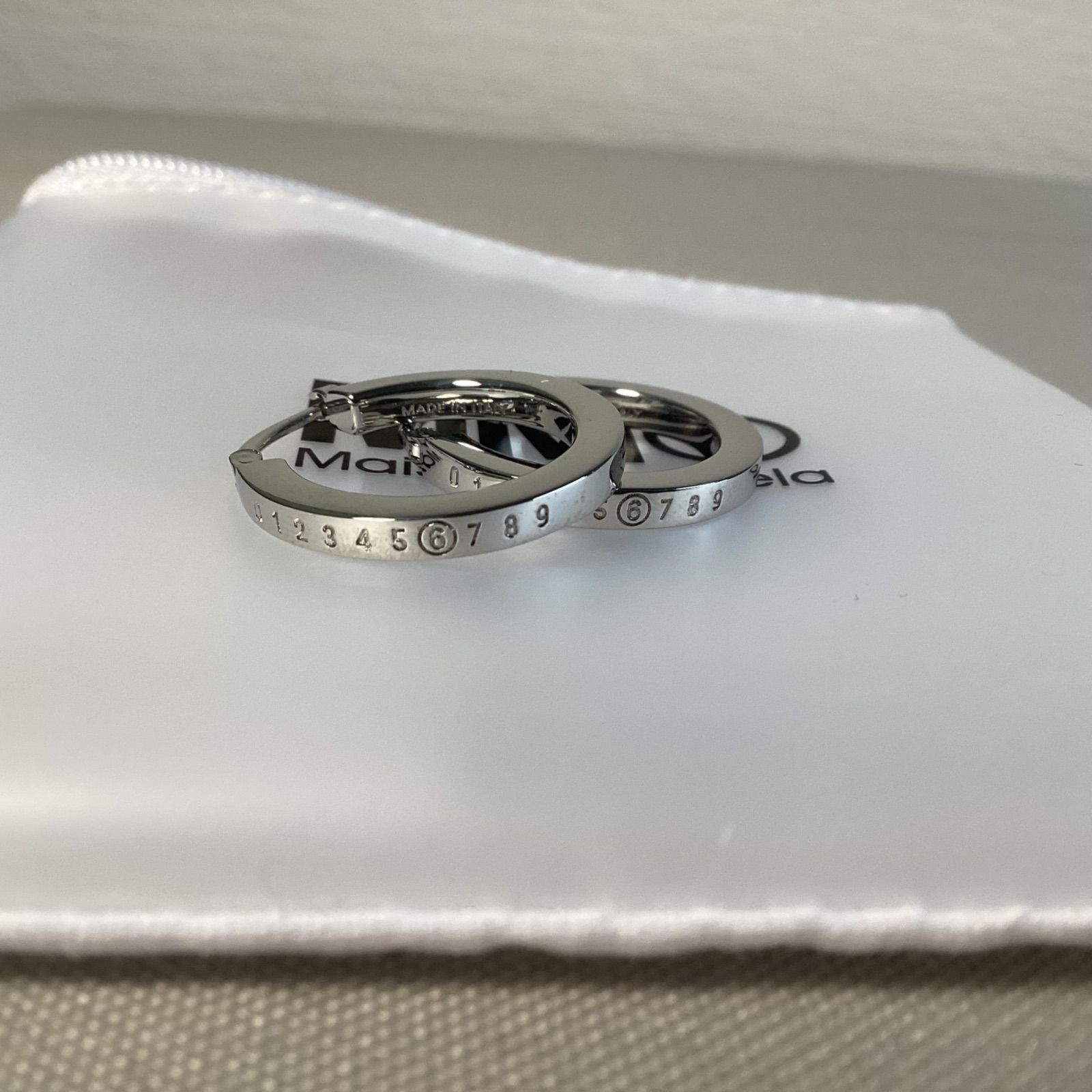 新品、未使用】MM6 MAISON MARGIELA ナンバリング フープピアス 