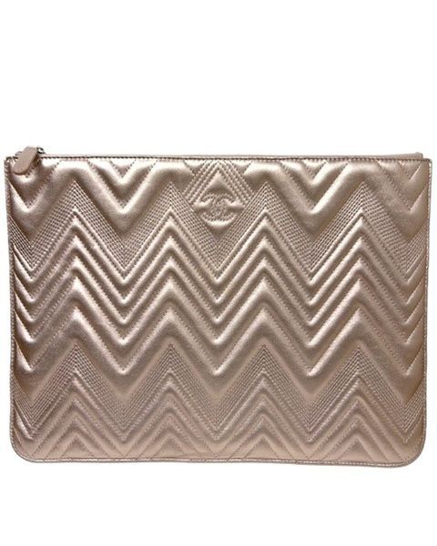 シャネル 入手困難シャンパンゴールド！16Pシェブロンクラッチバッグ