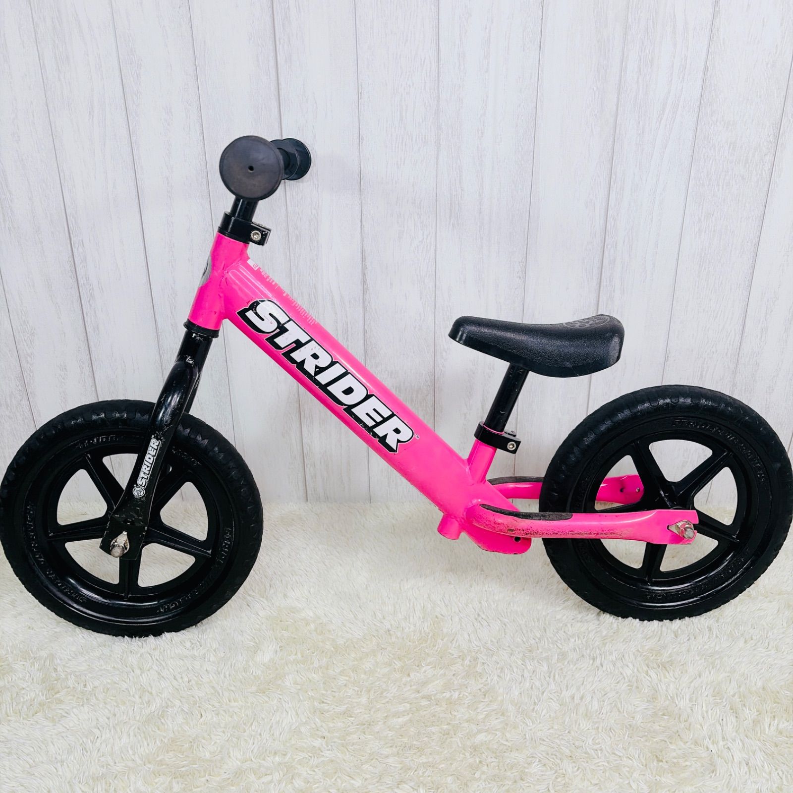 ランニングバイク ストライダー クラシックモデル ピンク　12 STRIDER STRIDER ストライダー 12 classic クラシック キッズ用ランニング