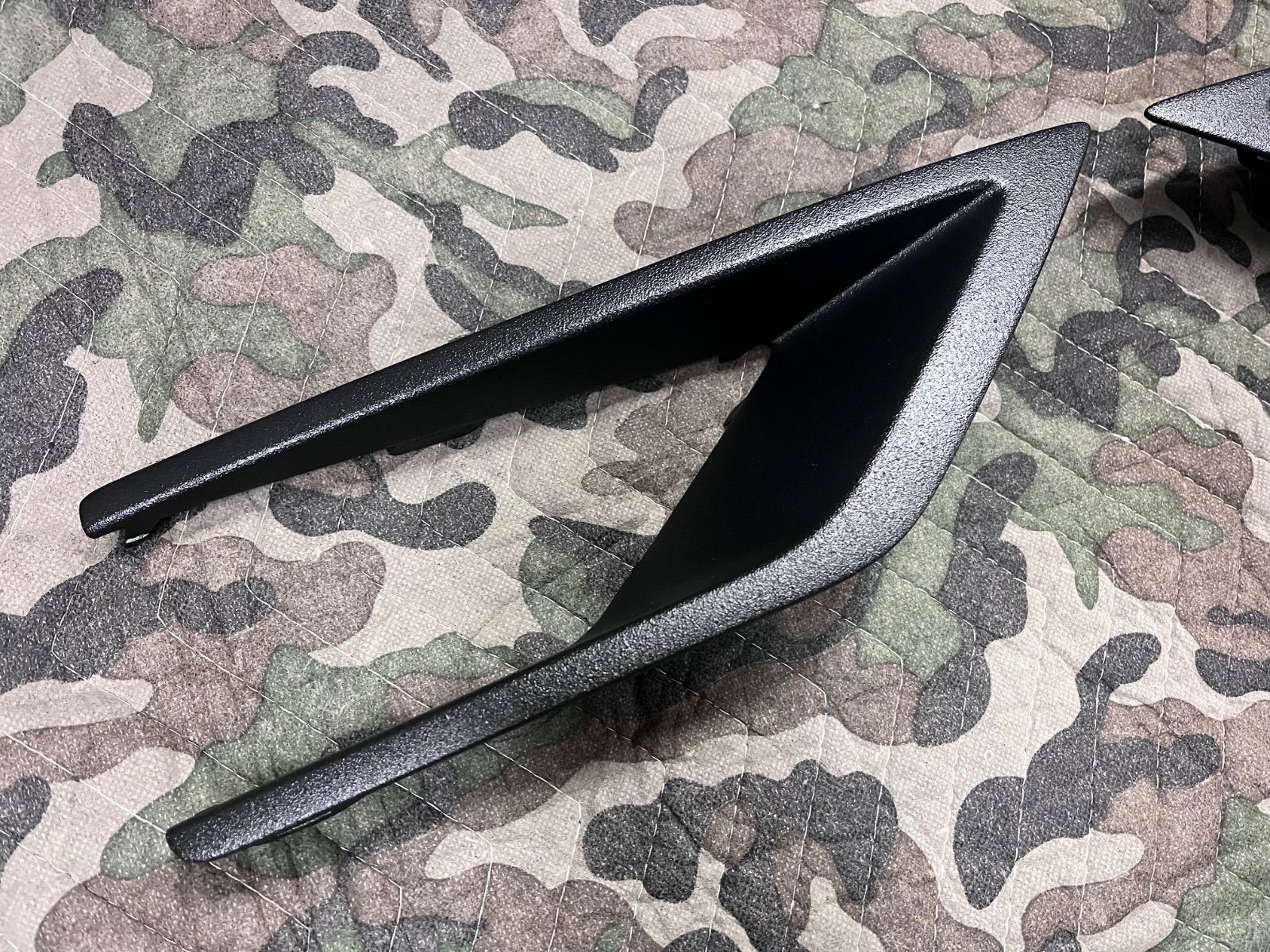 新型デリカD5 後期 フォグベゼル フォグカバー 細目 チッピング塗装