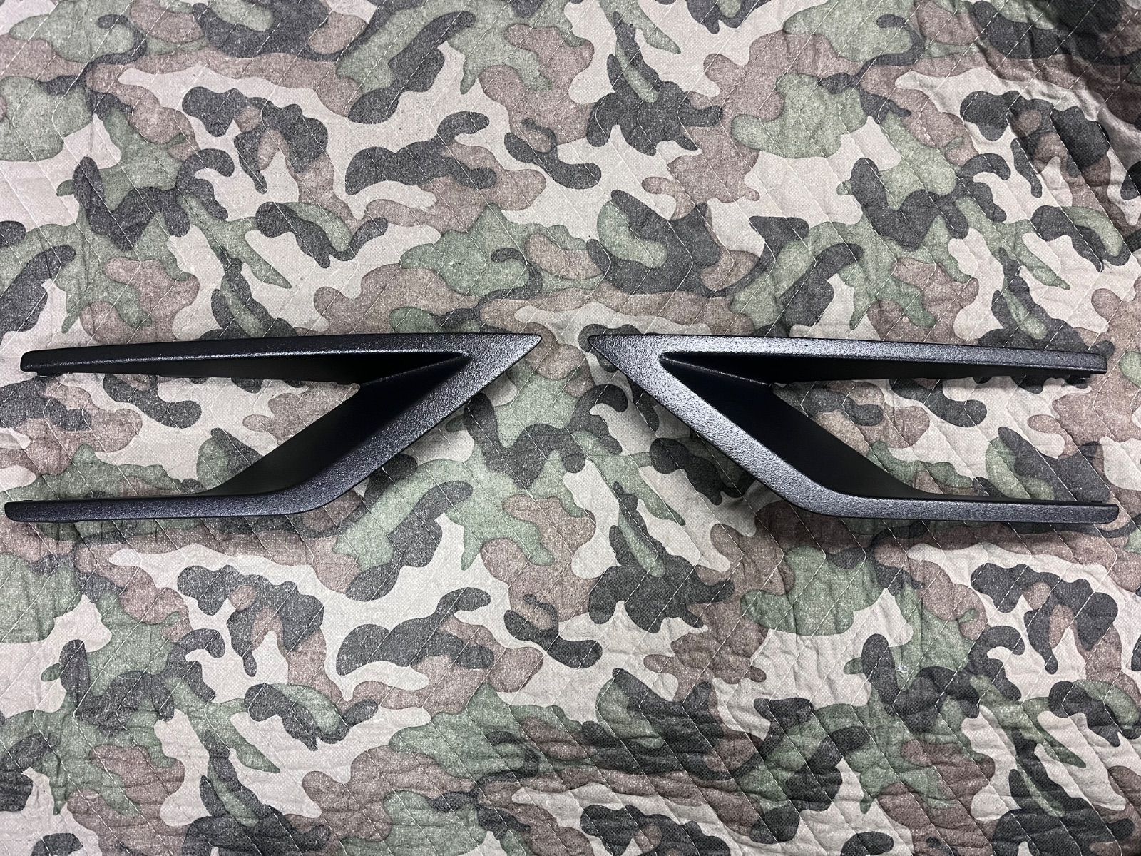 新型デリカD5 後期 フォグベゼル フォグカバー 細目 チッピング塗装 新型デリカD5 後期 フォグベゼル フォグカバー 細目 チッピング塗装