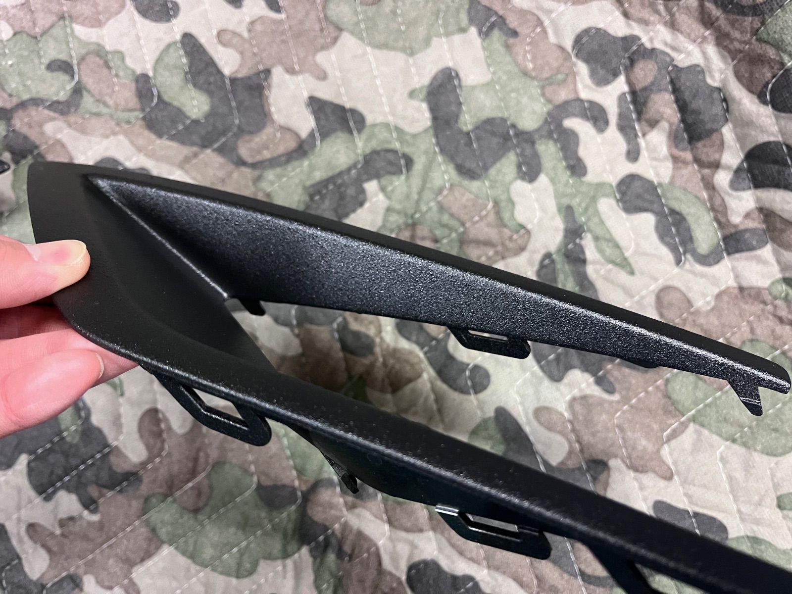 新型デリカD5 後期 フォグベゼル フォグカバー 細目 チッピング塗装