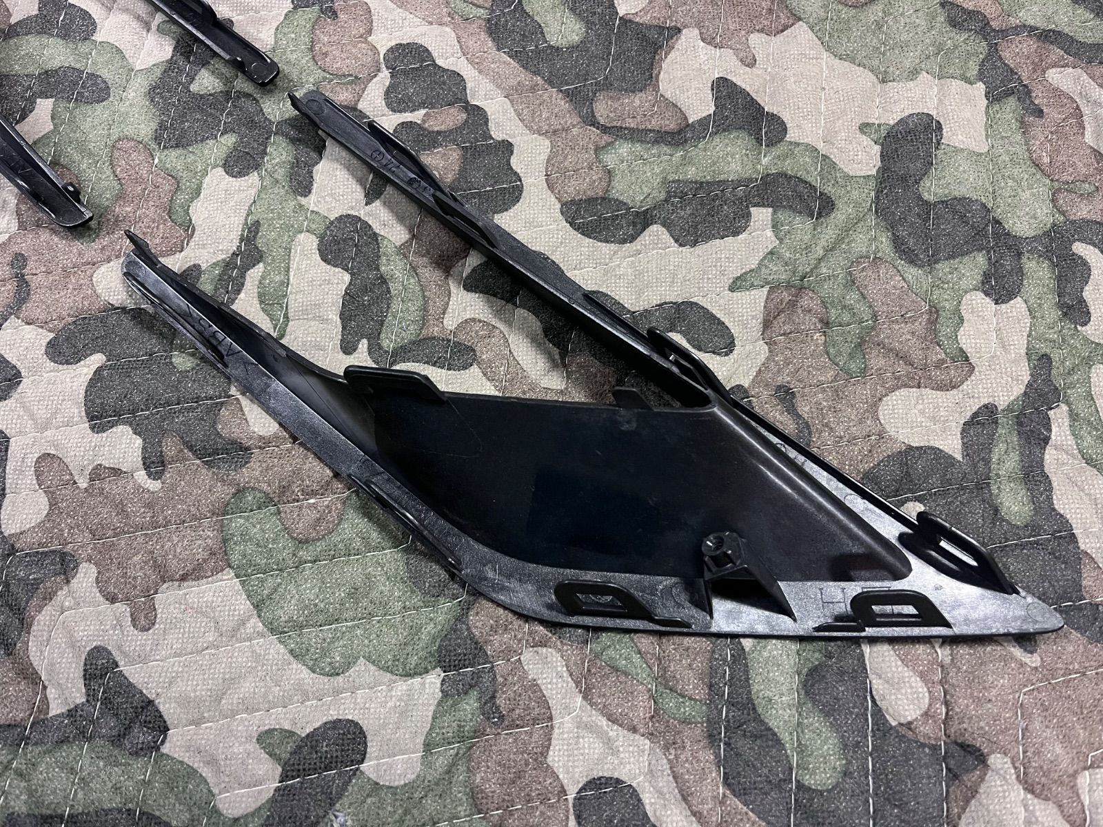 新型デリカD5 後期 フォグベゼル フォグカバー 細目 チッピング塗装
