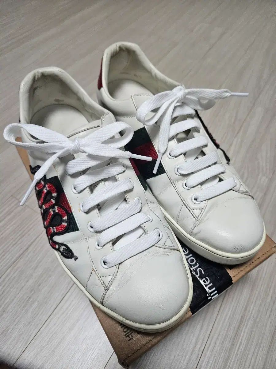 グッチ スネーク 刺繍 白 エース スニーカー 8 (270 275) - メルカリ