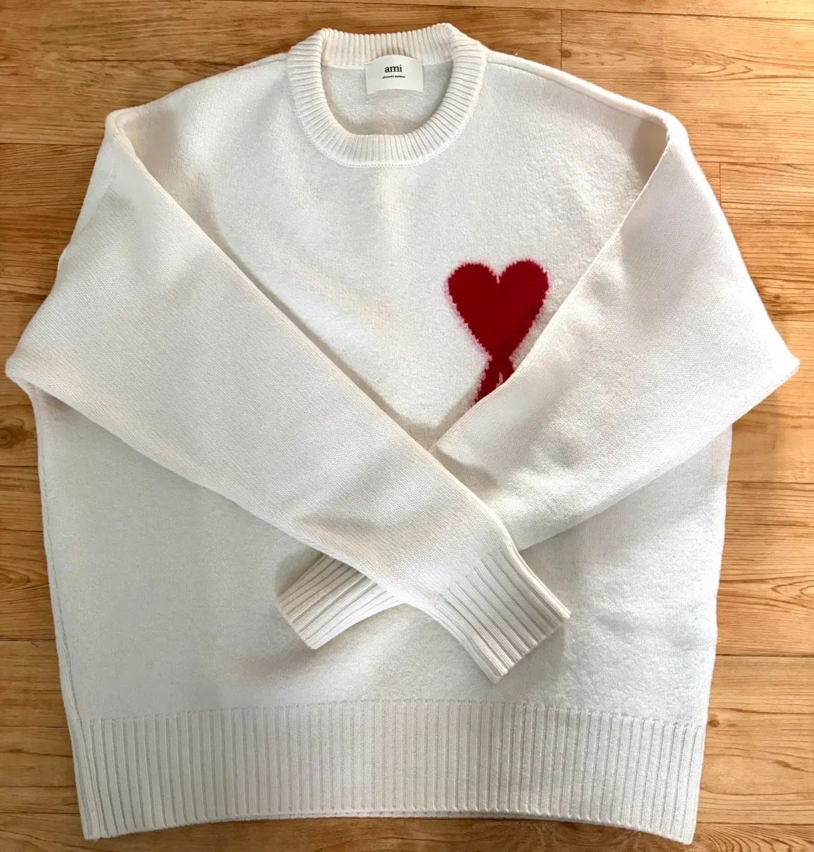 ami ホワイト ハート型スパンコール ニットセーター - メルカリ ami