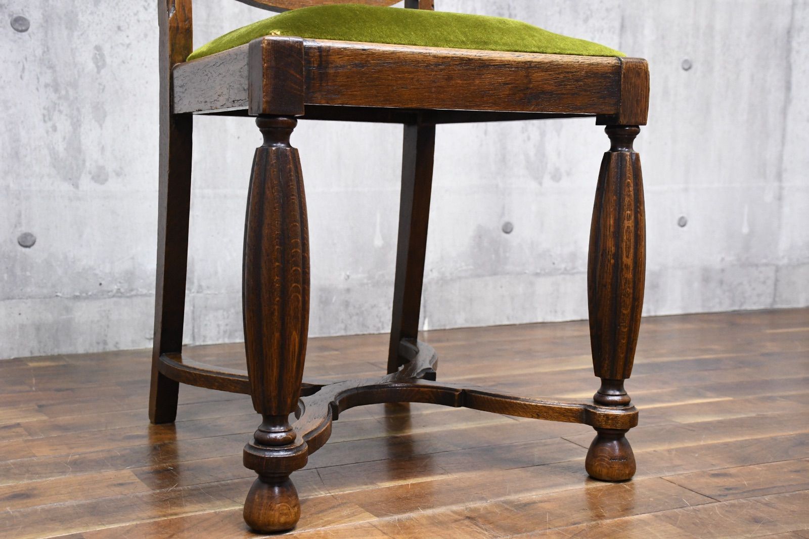 EJC78 イギリスアンティーク バルボスレッグ ダイニングチェア 単鋲