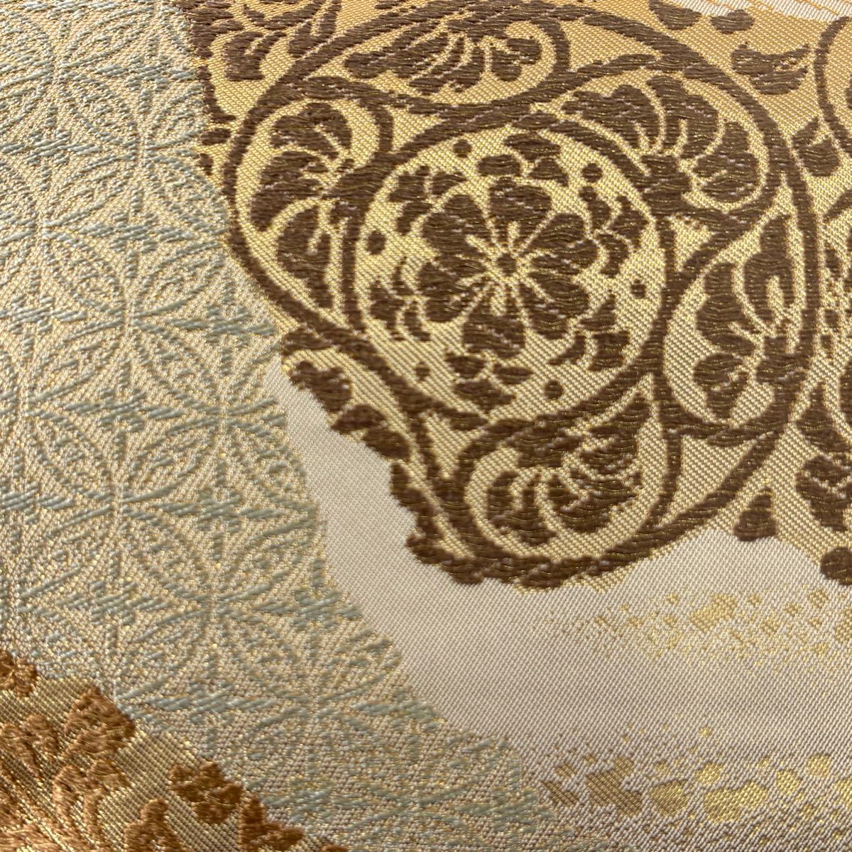 美品】 袋帯 秀品 川島織物 落款 花唐草 華文 箔 金糸 薄茶色 六通