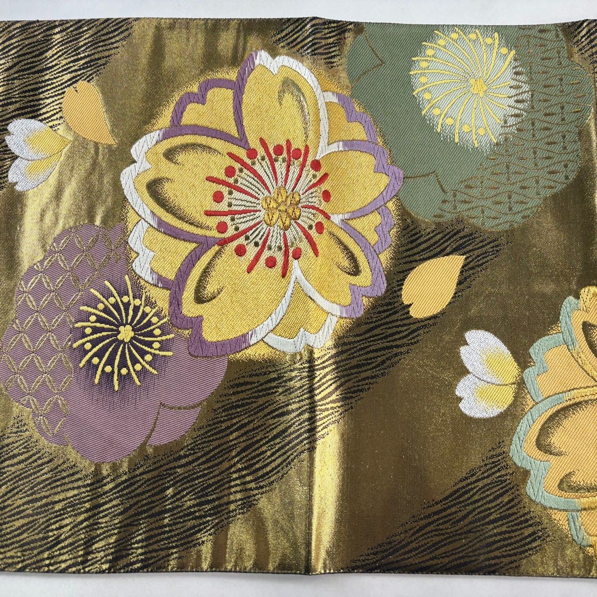 美品】 袋帯 秀品 振袖向き 桜 桜の花びら 金銀糸 刺繍 金色 六