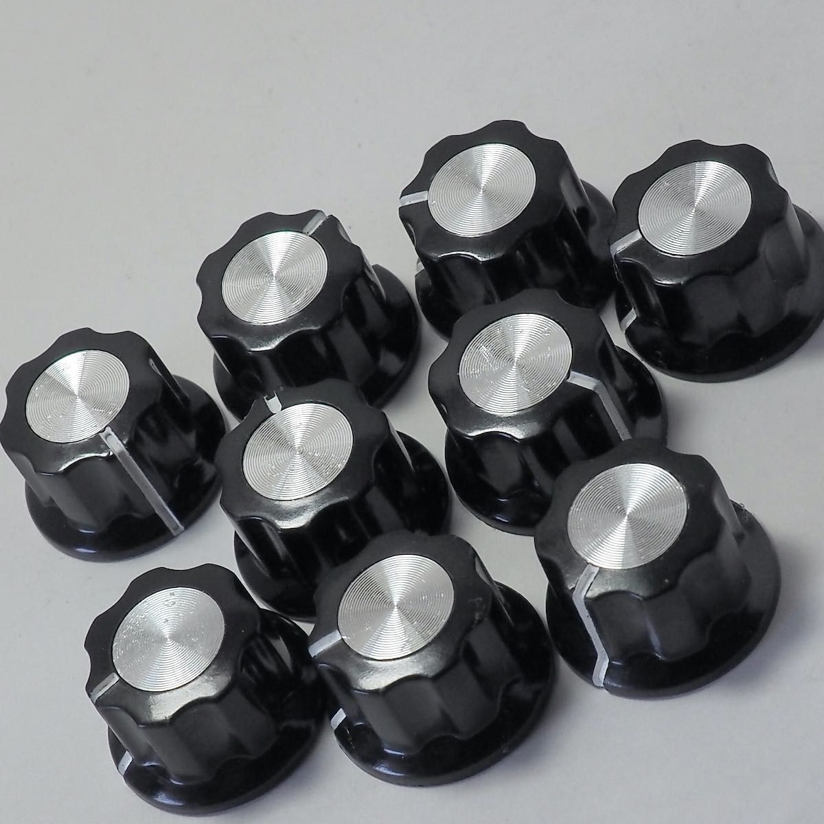 3個セット ツマミ/ノブ= 直径20mm エフェクター等に 6mm/6.35mm