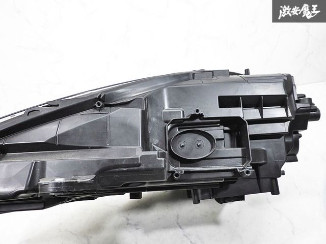 ポルシェ マカン　純正ヘッドライト　右 純正 ポルシェ マカン 右ヘットライトLED 中古品