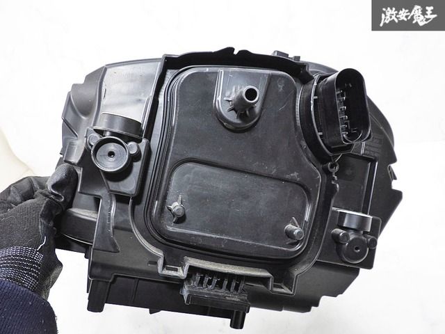 ポルシェ マカン　純正ヘッドライト　右 純正 ポルシェ マカン 右ヘットライトLED 中古品