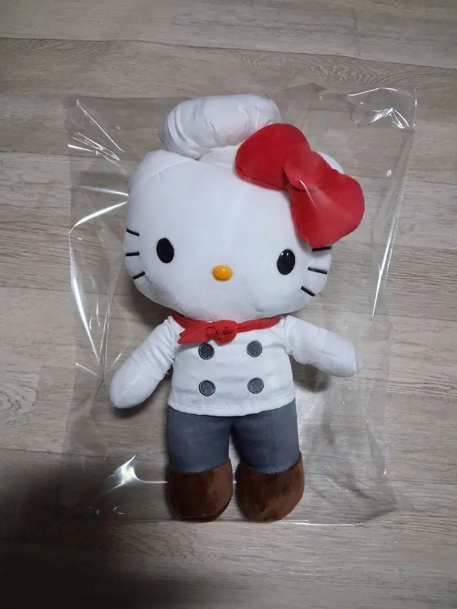 ハローキティ シェフ ぬいぐるみ 帽子まで35程度 (送料無料) - メルカリ