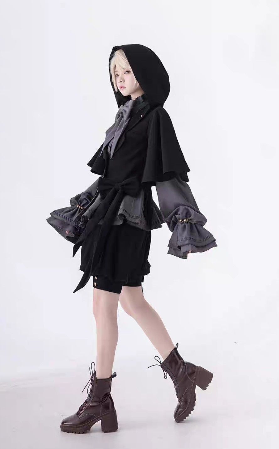王子系 ダークキュート クール系 ロリータ 少年装 ゴシック フード付き ケープ セットアップ ショートパンツ リボン ブラウス風 地雷系 量産型 病みかわいい 原宿系 ブラック グレー 個性派 ユニセックス コスプレ かっこいい ファッション 皇子ロリ
