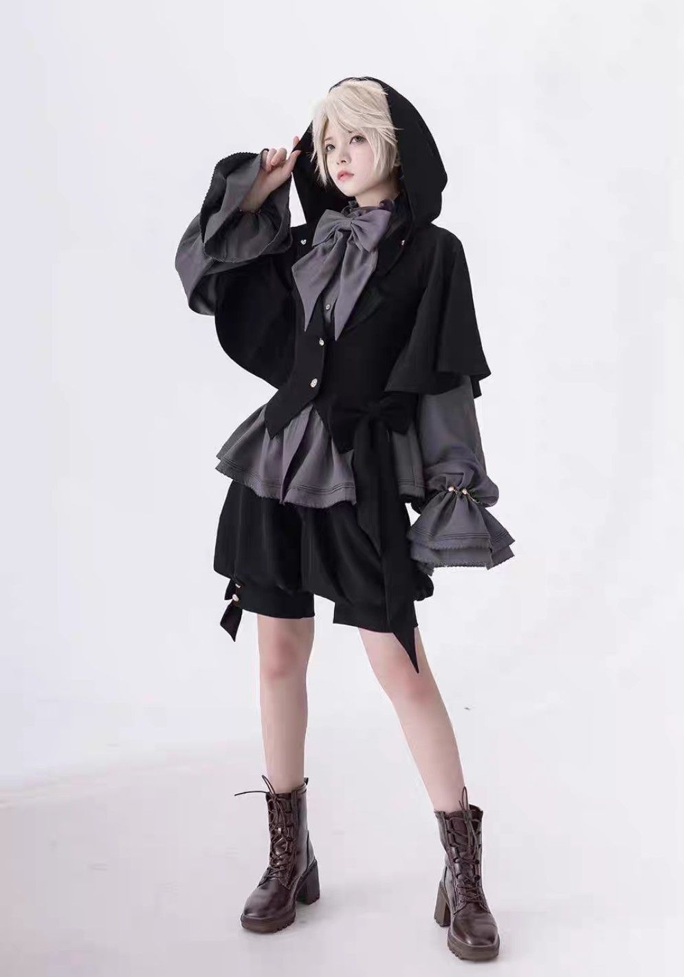 王子系 ダークキュート クール系 ロリータ 少年装 ゴシック フード付き ケープ セットアップ ショートパンツ リボン ブラウス風 地雷系 量産型 病みかわいい 原宿系 ブラック グレー 個性派 ユニセックス コスプレ かっこいい ファッション 皇子ロリ