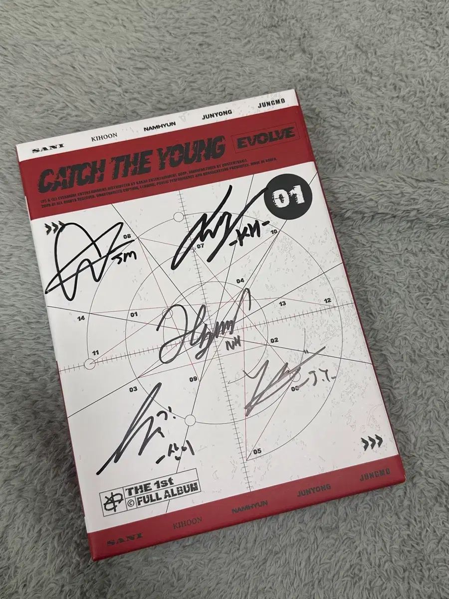 キャッチ・ザ・ヤング サイン入り 非売品アルバム - メルカリ