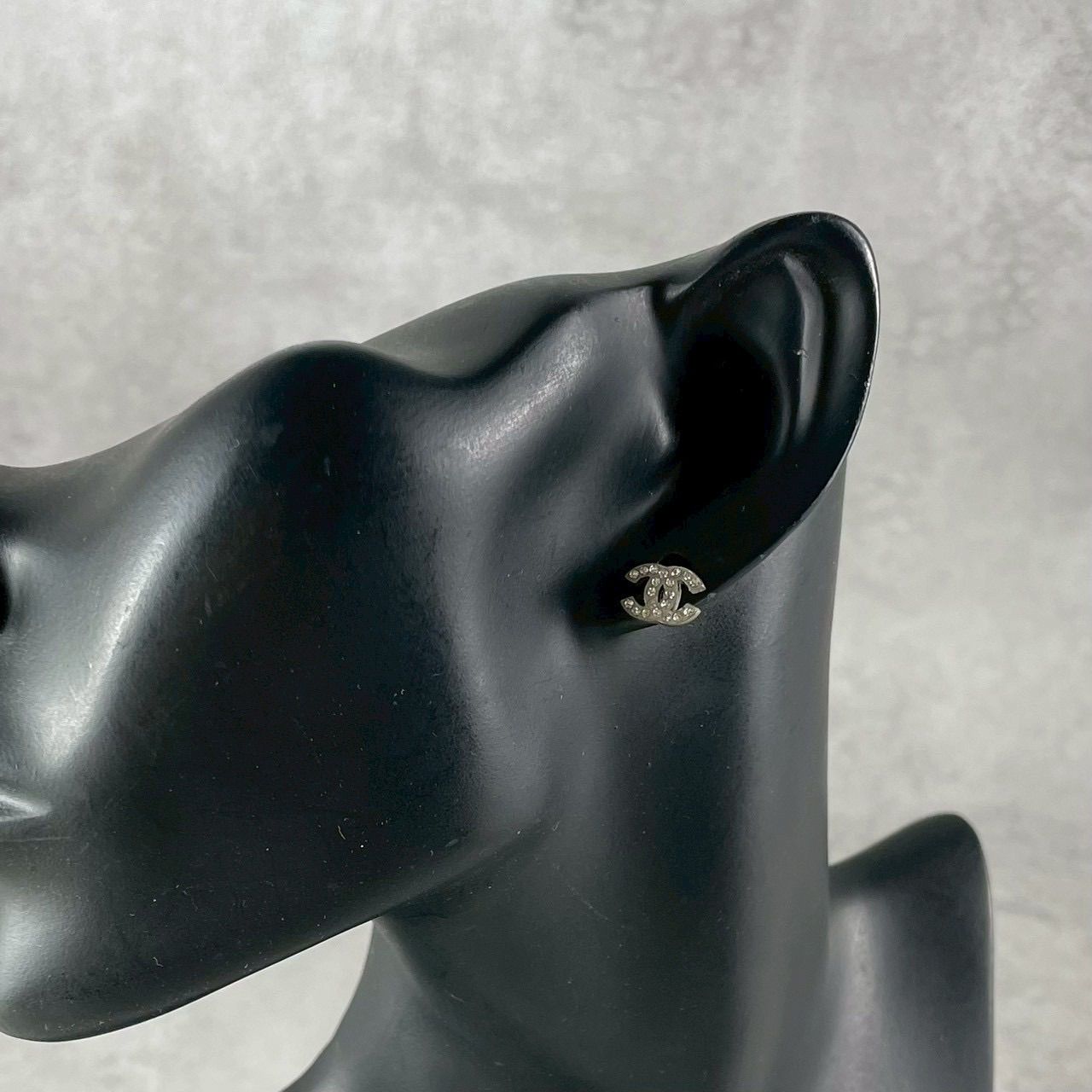 CHANEL シャネル ピアス ココマーク CC ラインストーン シルバー 両耳