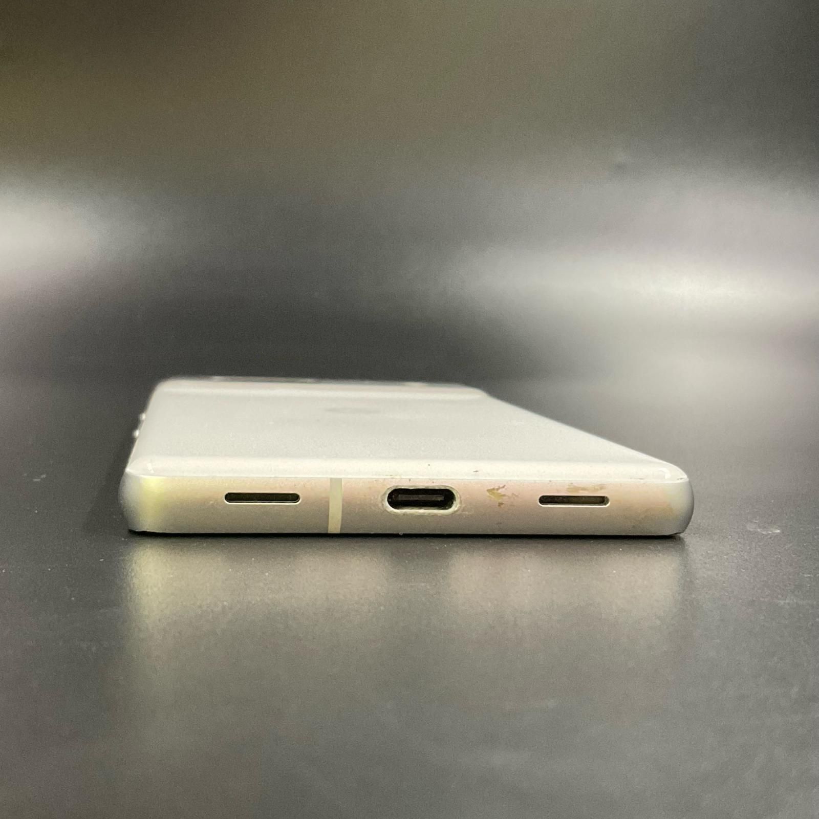 Google Pixel 7a 128GB 白 スノー Google Pixel 7a 5G Snow 128GB + 8GB Dual-SIM Factory Unlocked GSM