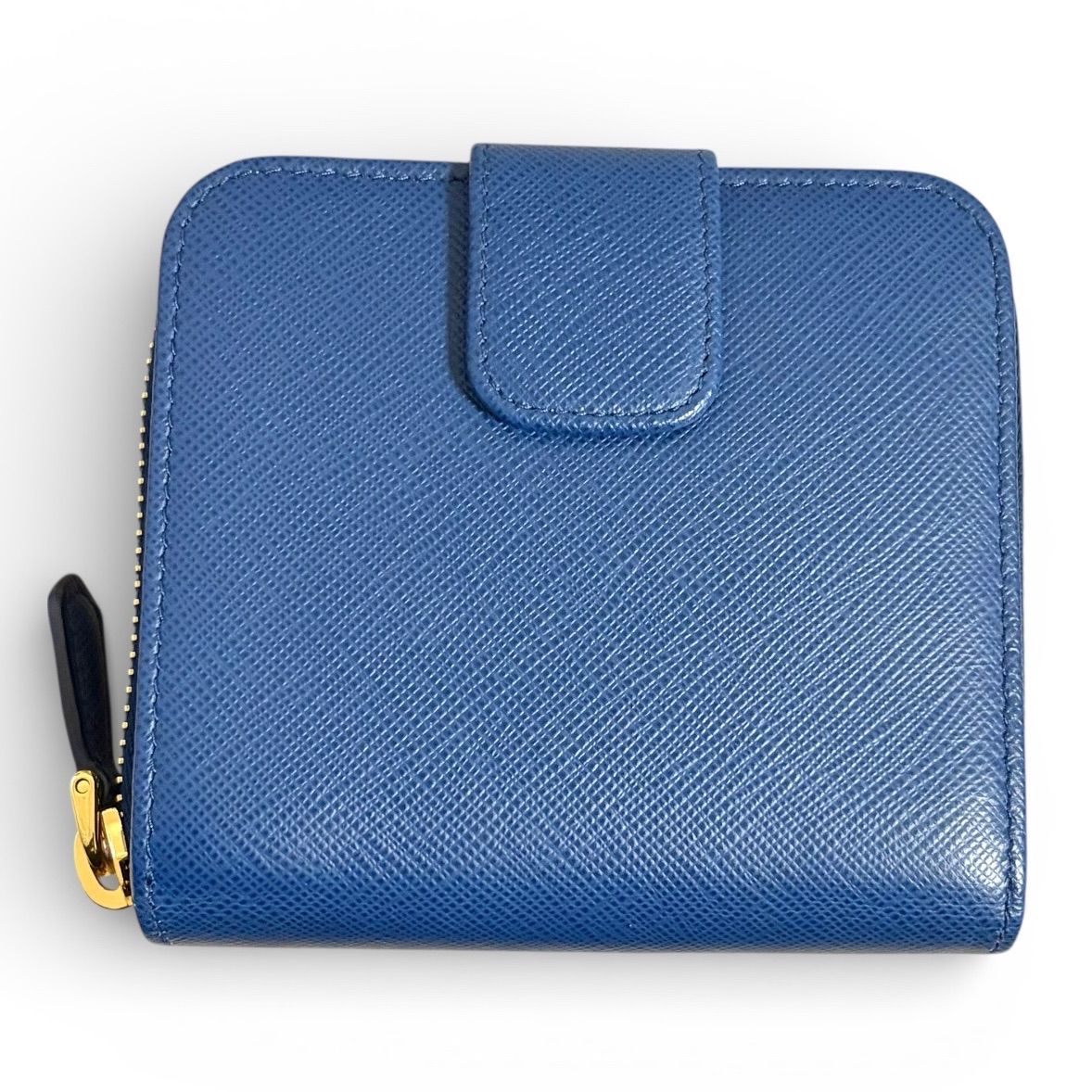プラダ 二つ折り財布 サフィアーノレザー 水色 カード収納 コンパクトウォレット プラダ 二つ折り財布 サフィアーノレザー 水色 カード収納 コンパクト