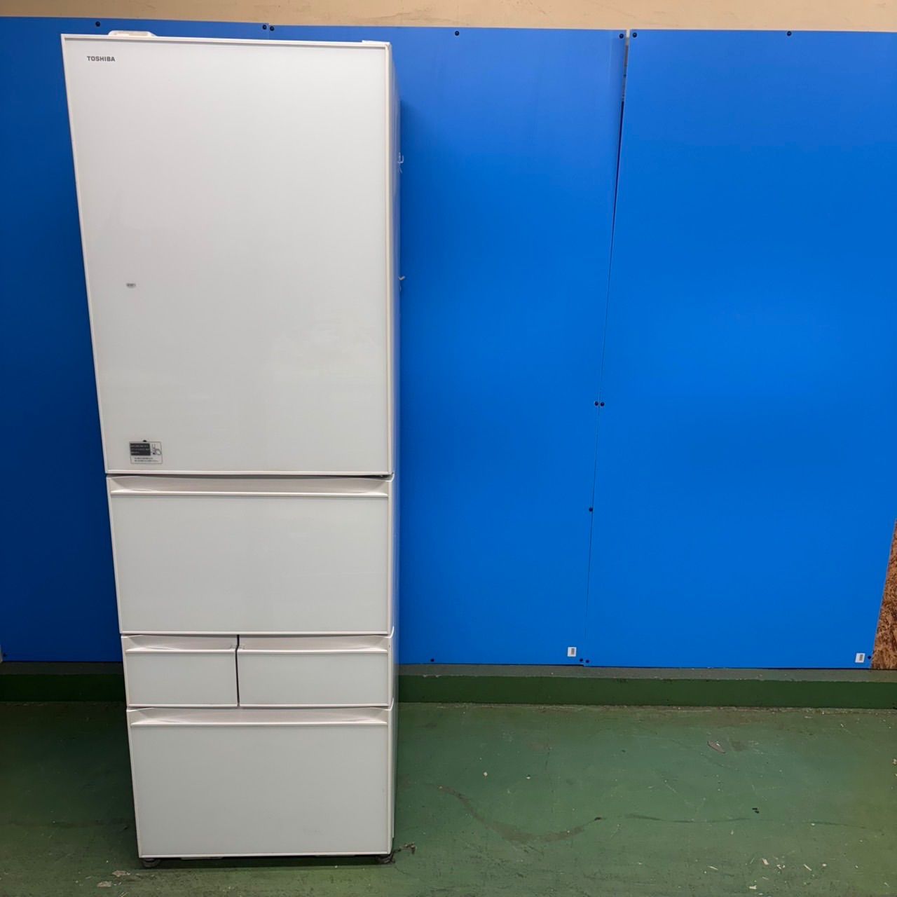 592 東芝 大型冷蔵庫 400L強 自動製氷 小型 家庭用 右開き 5ドア