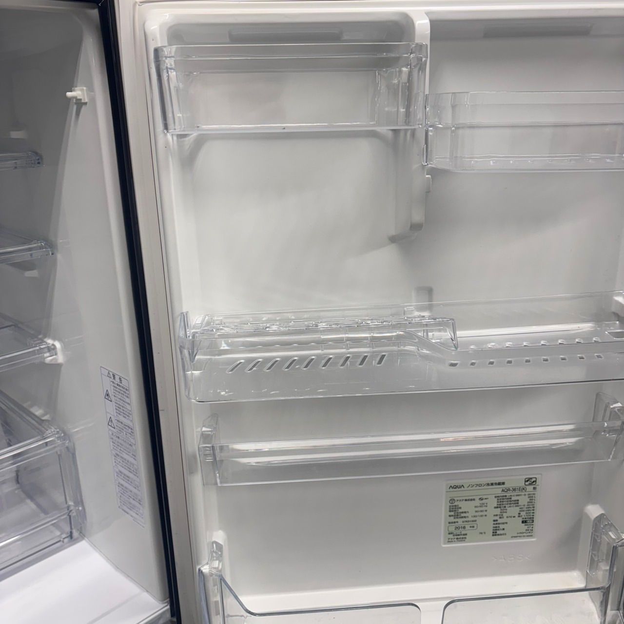 593 AQUA 大型冷蔵庫 ブラックカラー 300L強 小型 家庭用 右開き