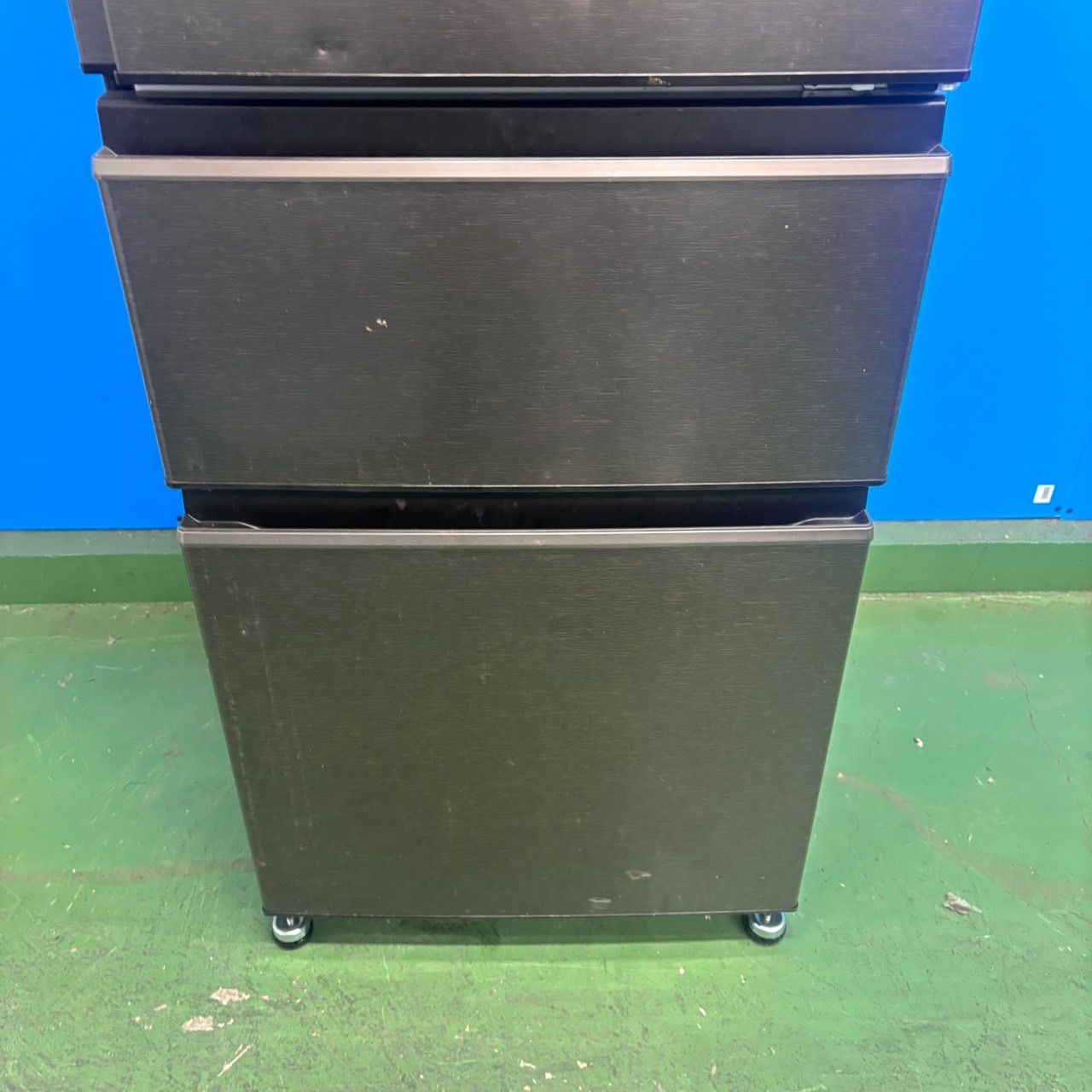 594 2023年製 三菱 大型冷蔵庫 300L強 自動製氷 小型 家庭用 右開き