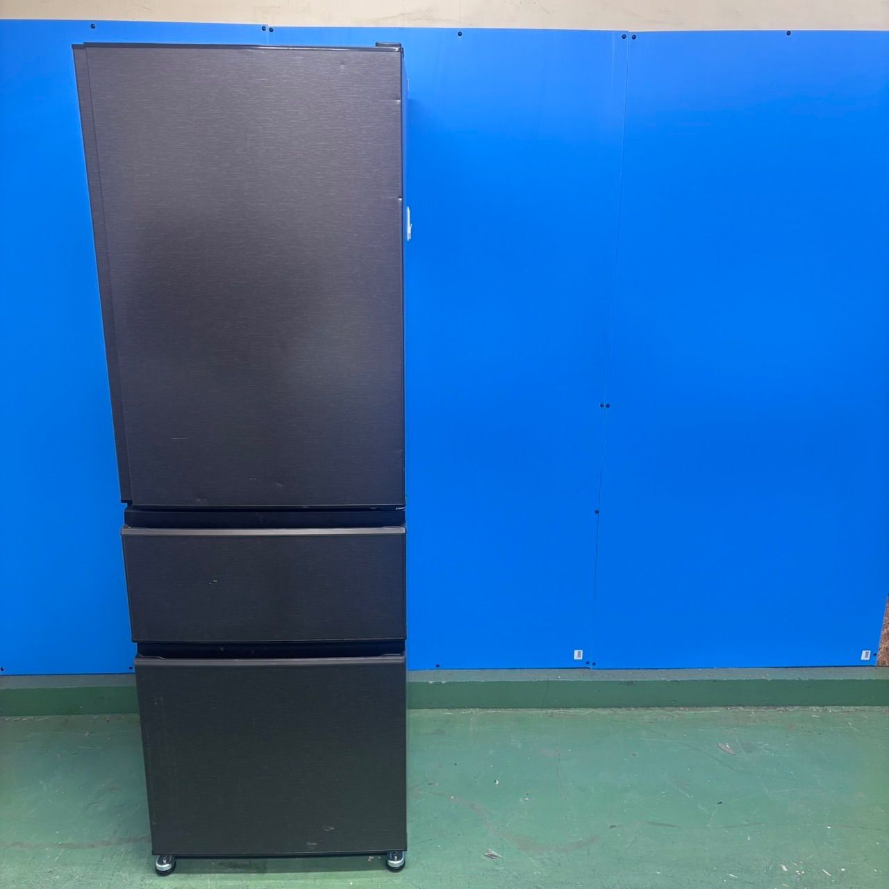 594 2023年製 三菱 大型冷蔵庫 300L強 自動製氷 小型 家庭用 右開 594