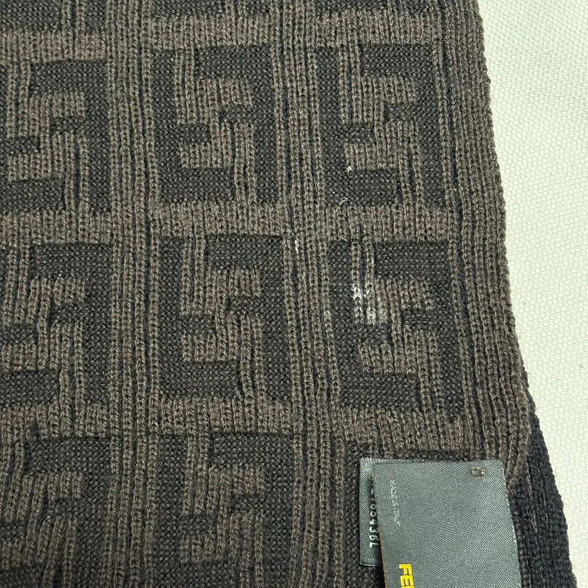 Fendi 100% ウール ズッカパータン ブラウン マフラー - メルカリ