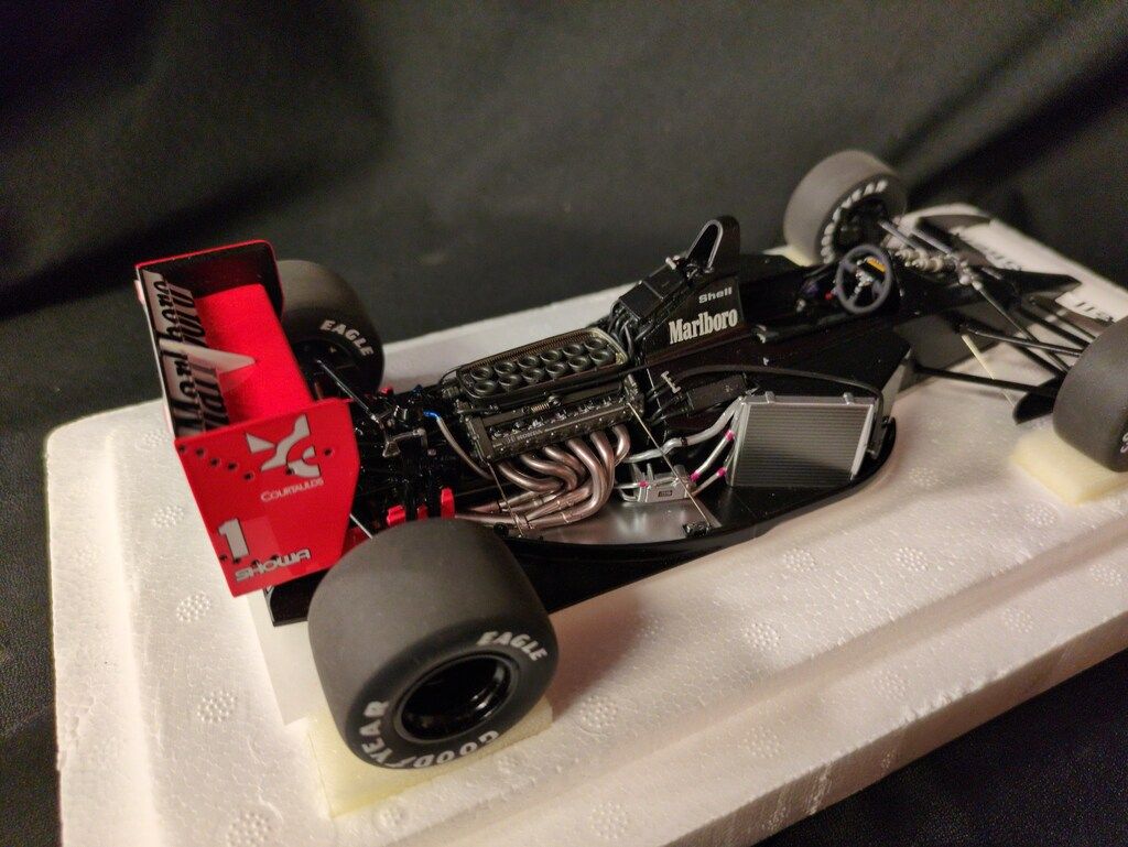 AUTOart 1/18 オートアート・コンポジットモデル マクラーレン ホンダ