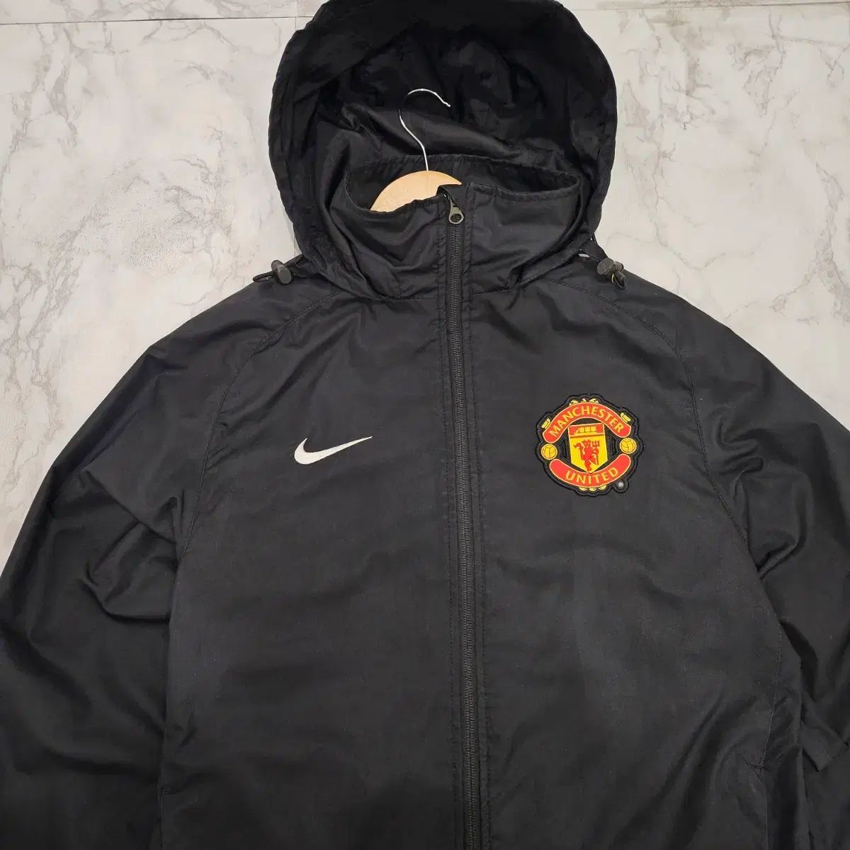 ナイキ マンチェスター ユナイテッド ブラックウィンドブレーカー