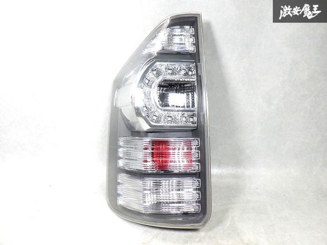 中古|良品70ヴォクシー 左LEDテールランプZRR70/75 前期28-220 中古|良品70ヴォクシー 左LEDテールランプZRR70/75 前期28-220