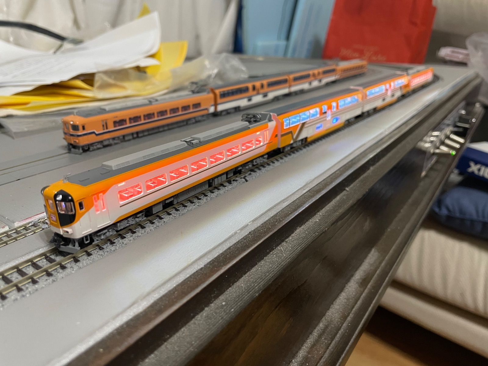 TOMIX Vista EX室内灯付き （登場時喫煙室無し） TOMIX Vista EX新塗装喫煙室無し 室内灯装置 - メルカリ