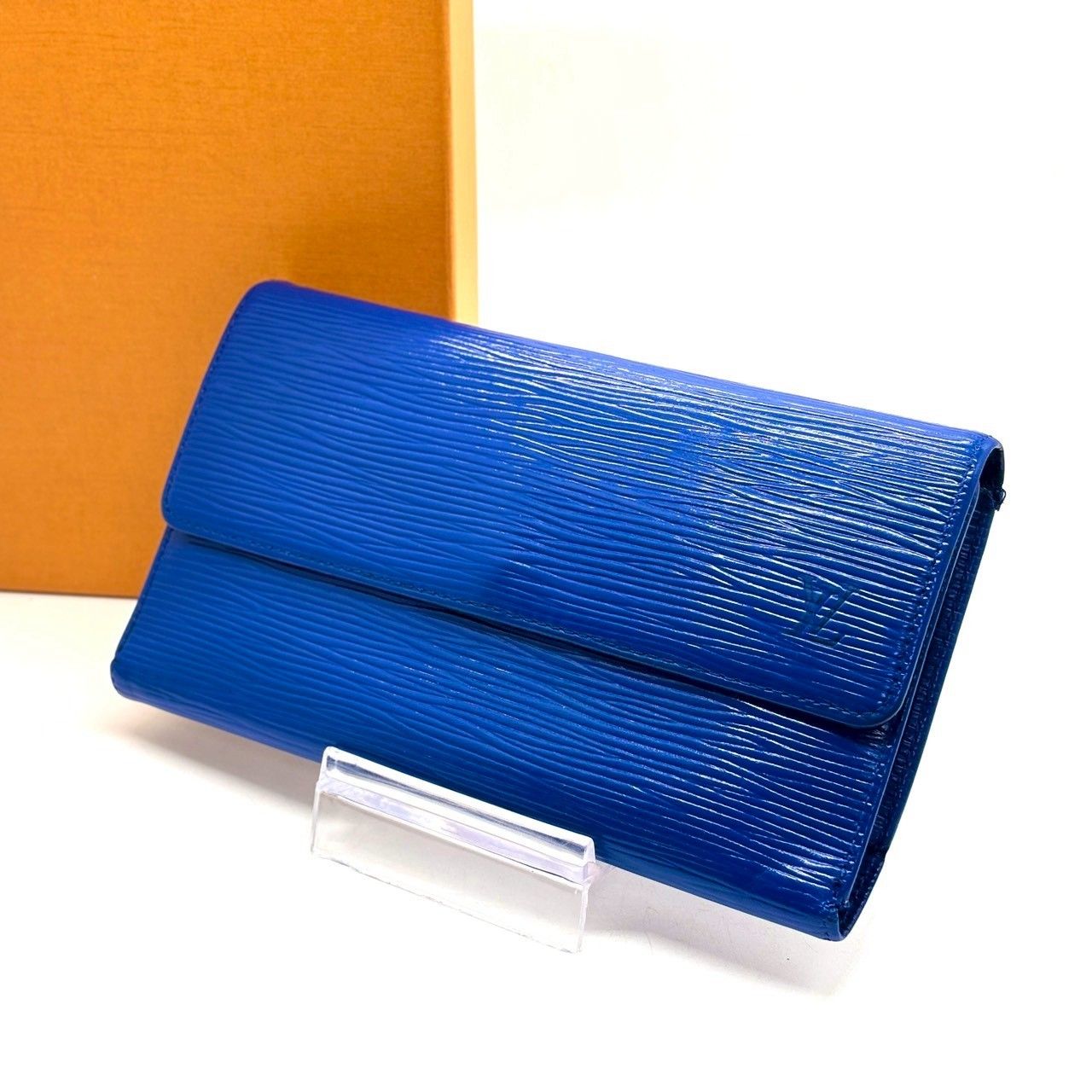 LOUIS VUITTON ポルトトレゾール インターナショナル エピ 青 知性がにじむ青】 LOUIS VUITTON エピ ポルトトレゾール