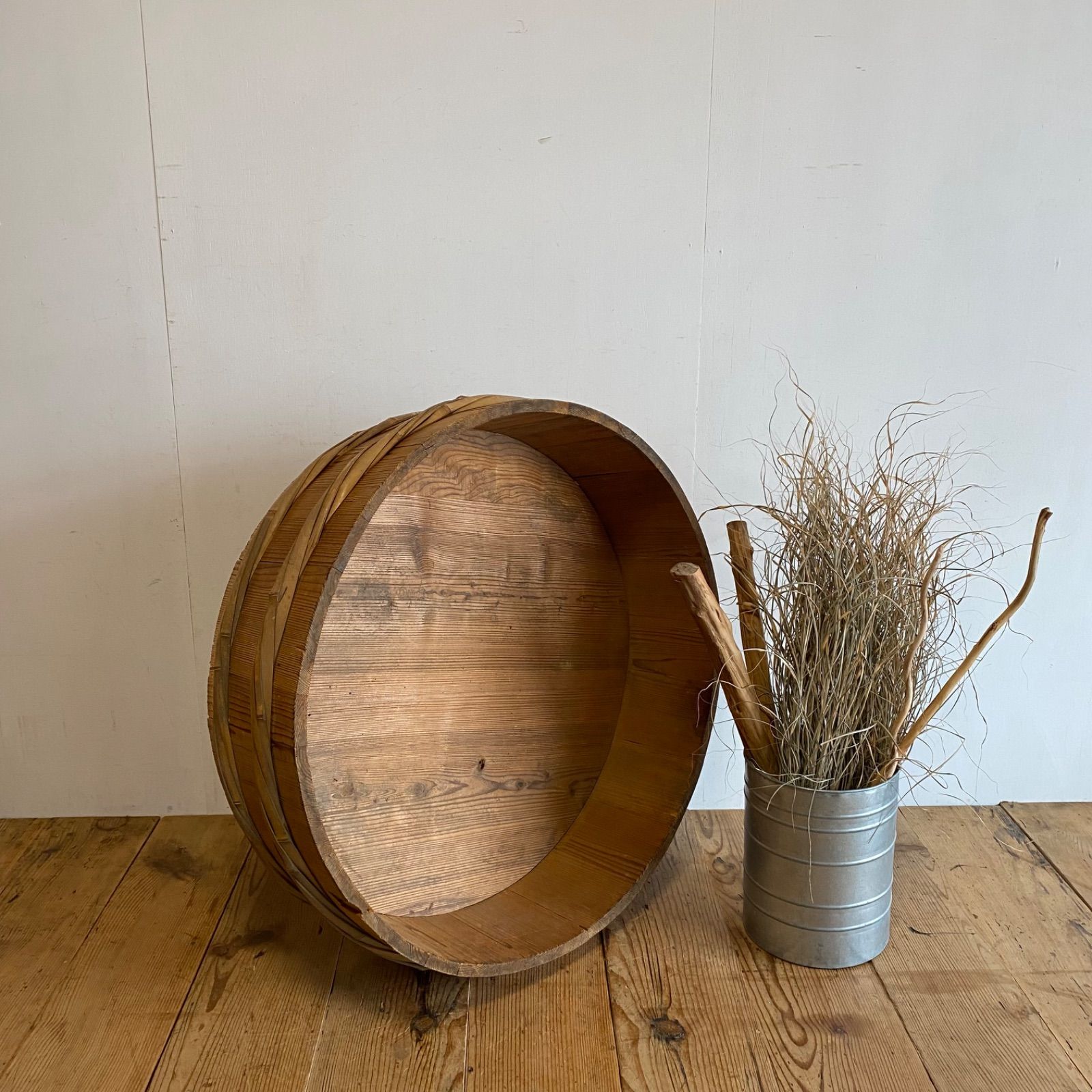 昭和レトロ　アンティーク　インテリア　古道具　木製円筒形 アンティーク 木製 大型 盥 木桶 古道具 古民具 ガーデニング 昭和