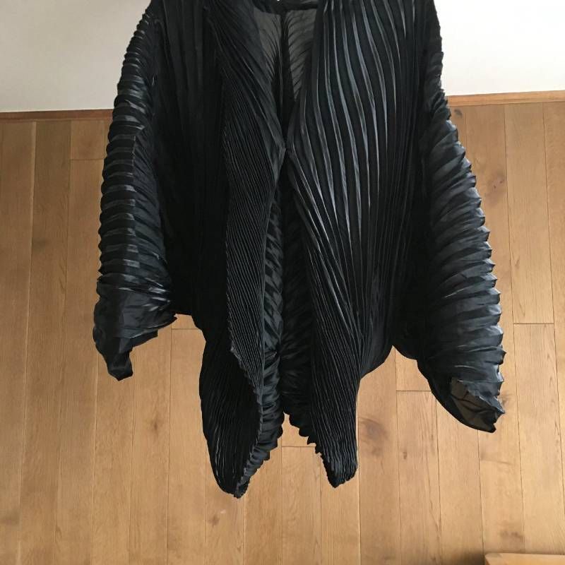 ISSEY MIYAKE 変形ニット トップス イッセイミヤケ 黒と？？？ 極美品 ISSEY MIYAKE イッセイミヤケ 変形 トップス2 IM33FD122
