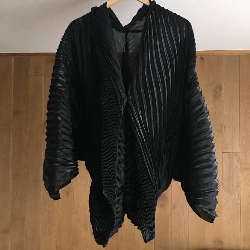 ISSEY MIYAKE 変形ニット トップス イッセイミヤケ 黒と？？？ 極美品 ISSEY MIYAKE イッセイミヤケ 変形 トップス2 IM33FD122