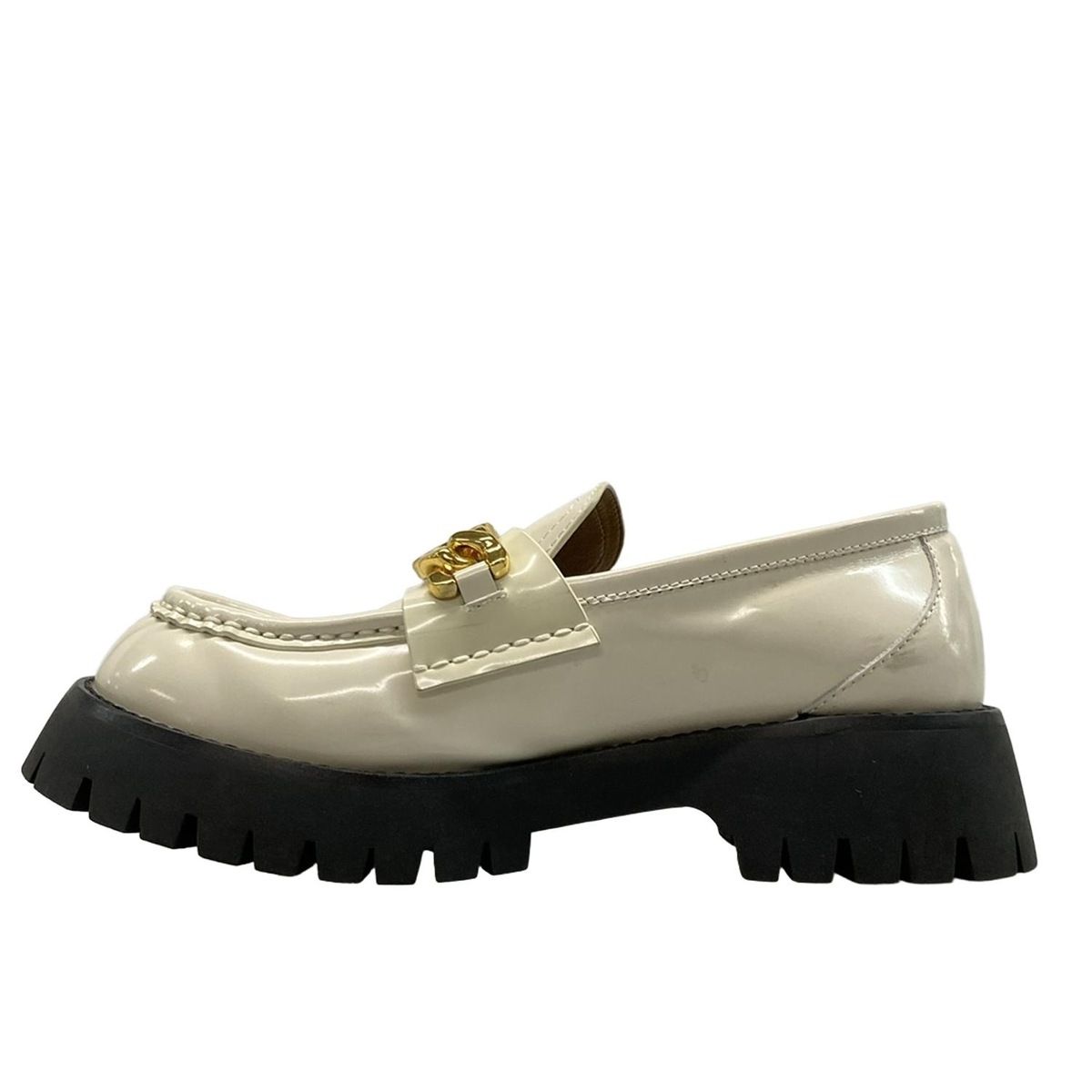 Gucci アイボリー レザー ローファー ゴールドチェーン Gucci アイボリー レザー ローファー ゴールドチェーン