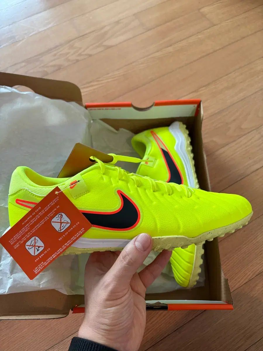 ナイキ ティエンポ レジェンド 10 アカデミー サッカーシューズ 270