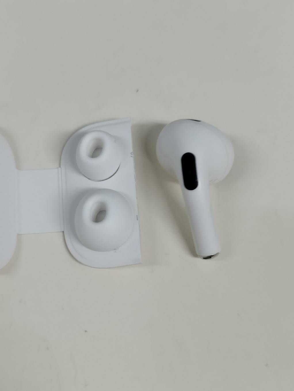 正規品】Apple AirPods Pro 第2世代/A2698/ワイヤレスイヤホン/右耳