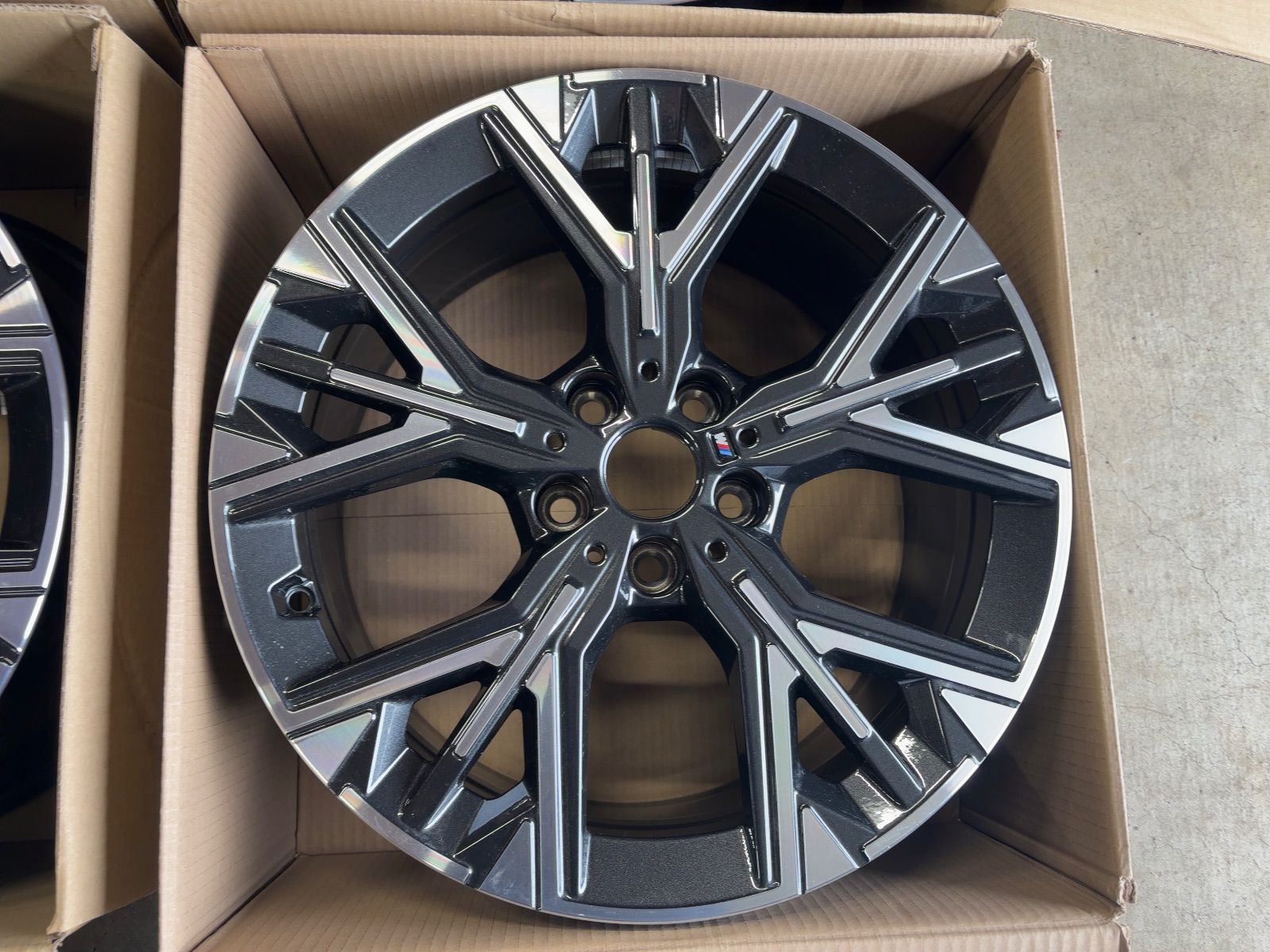 BMW F70 1シリーズ 純正品 Mスポーツ 新車外し 18インチ 4本 - メルカリ
