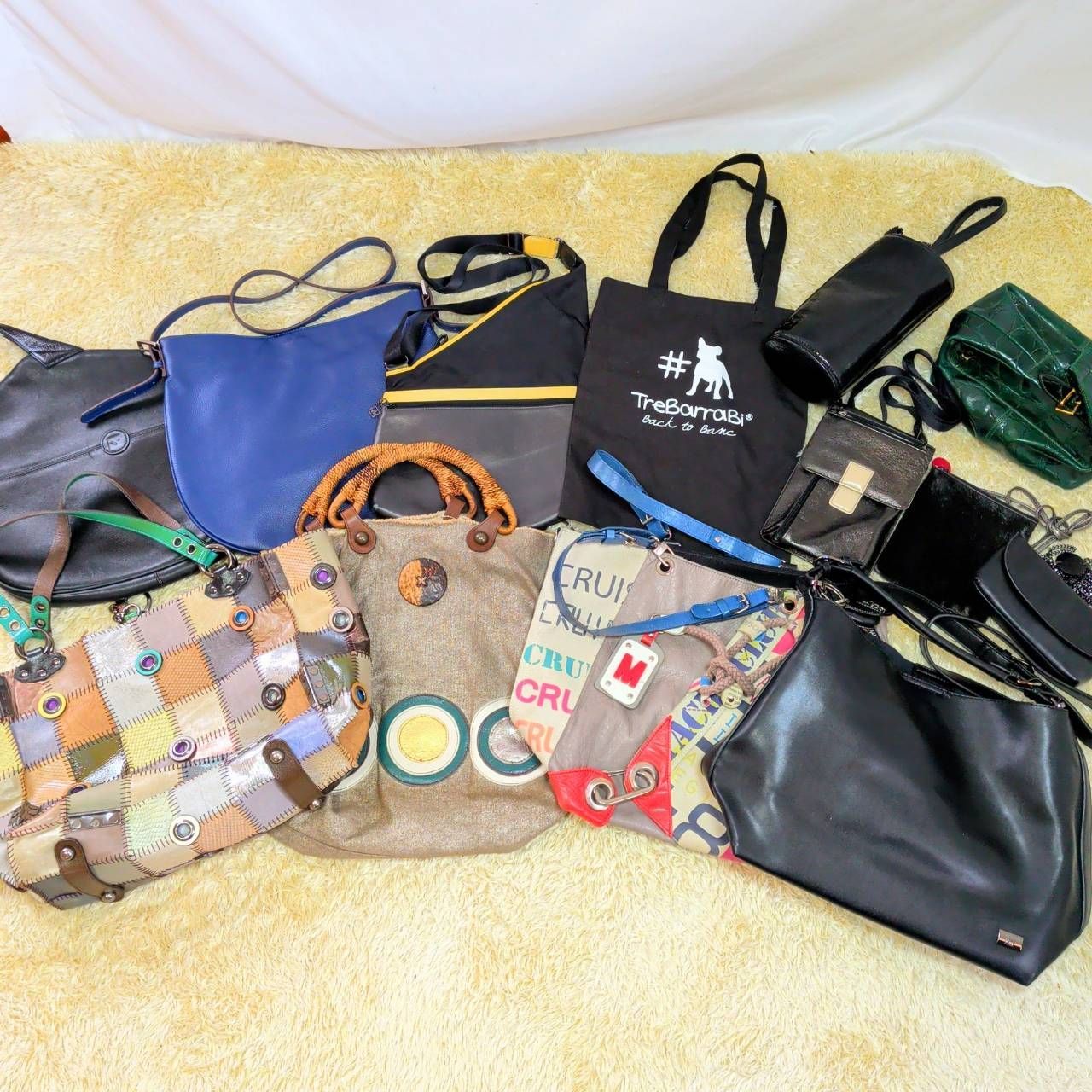 バッグ まとめ売り 13点 レザー 布地など 黒 青 カラフル ブランドあり