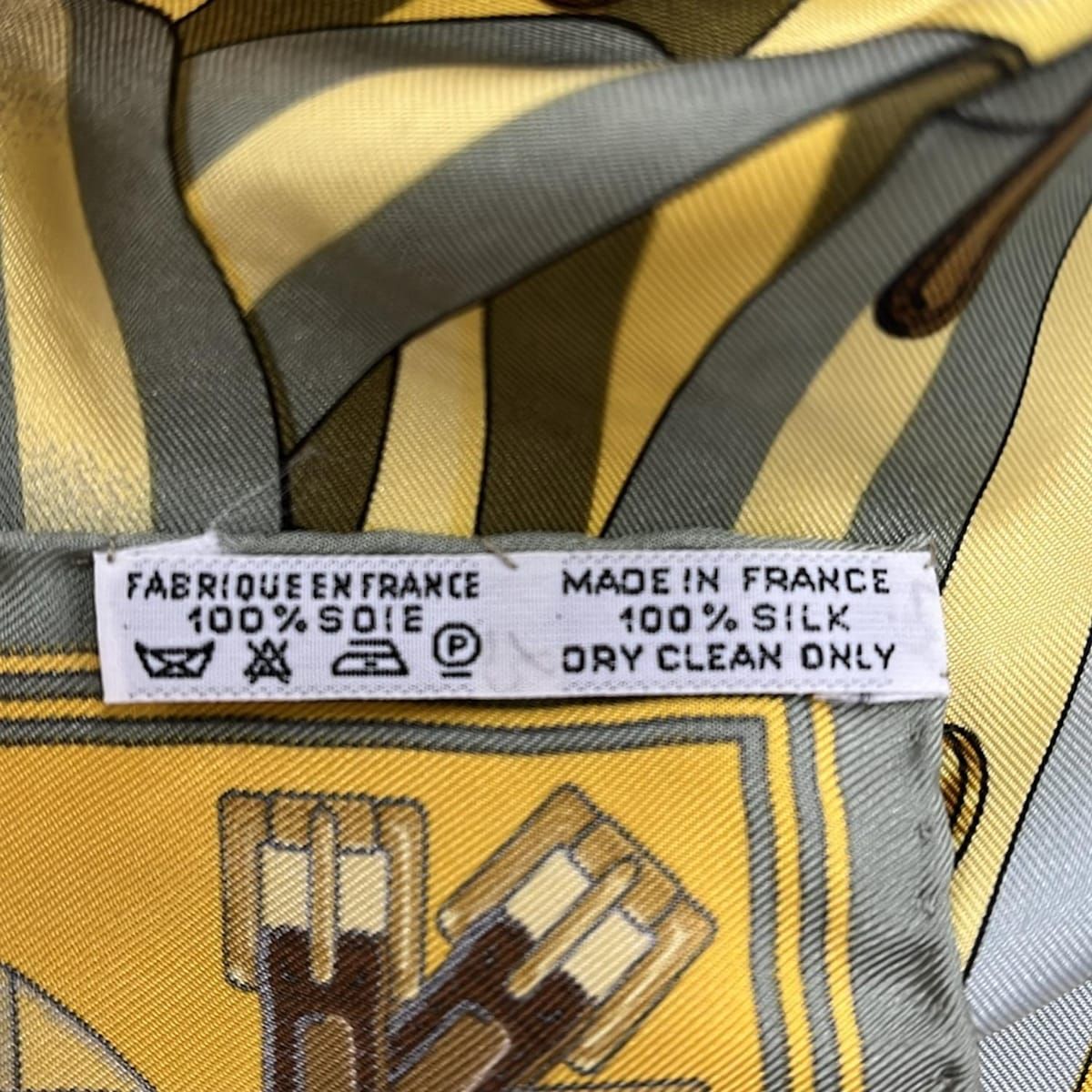 HERMES(エルメス) スカーフ新品同様 カレ ライトイエロー×ダーク